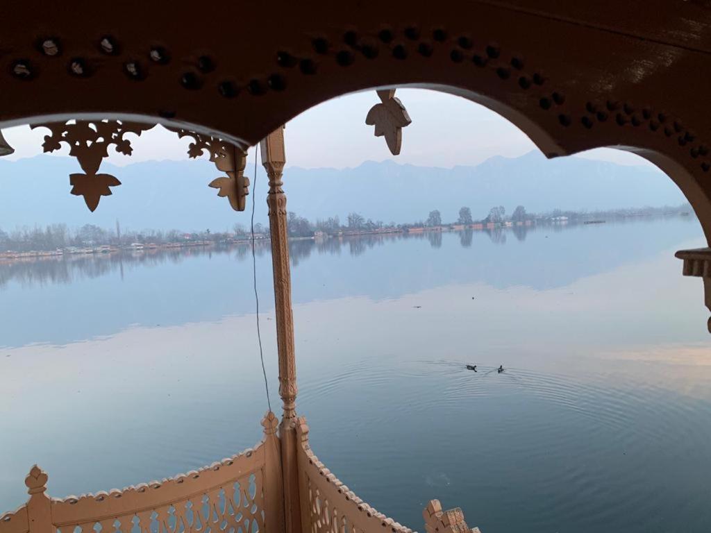 Yadgaar Houseboats Hotel Srīnagar Екстериор снимка