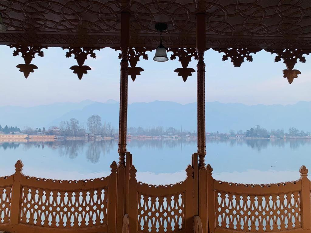 Yadgaar Houseboats Hotel Srīnagar Екстериор снимка