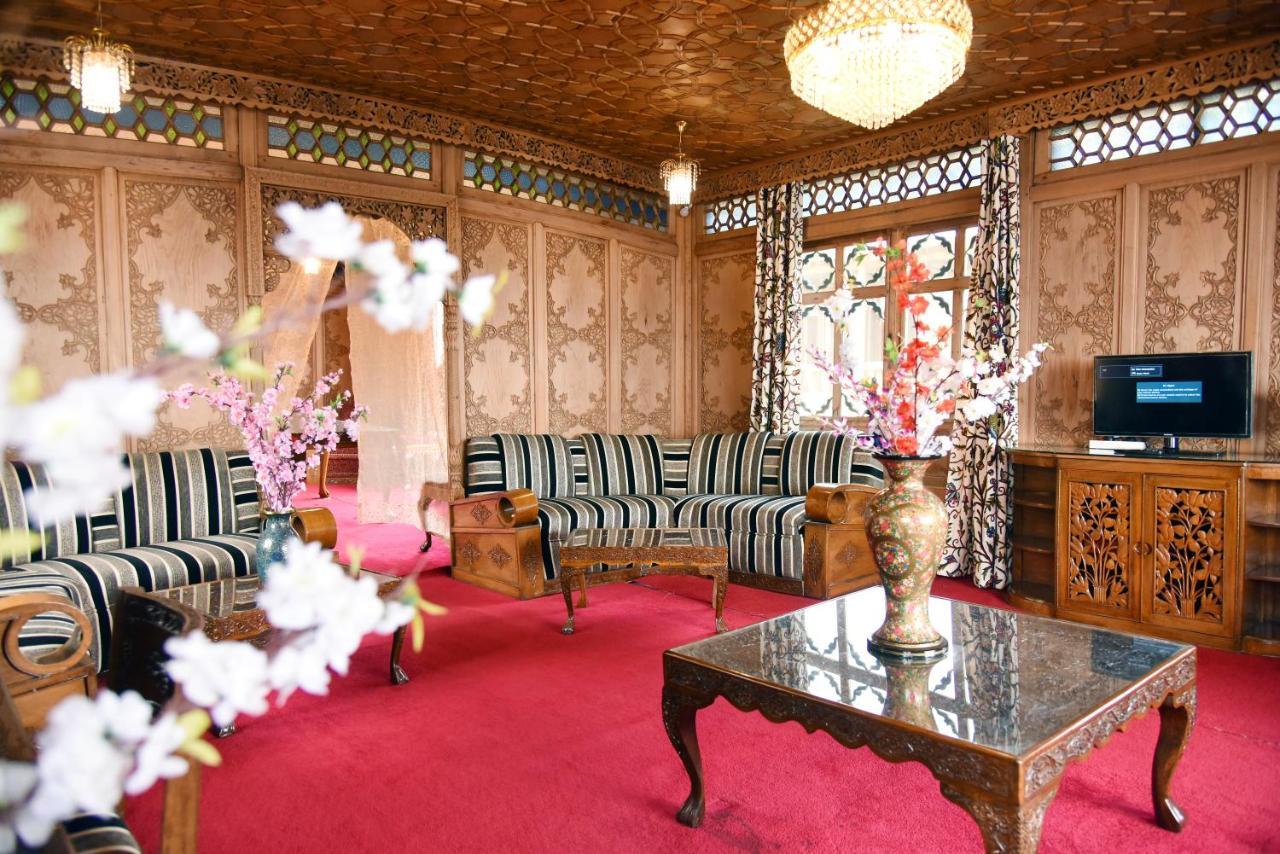 Yadgaar Houseboats Hotel Srīnagar Екстериор снимка
