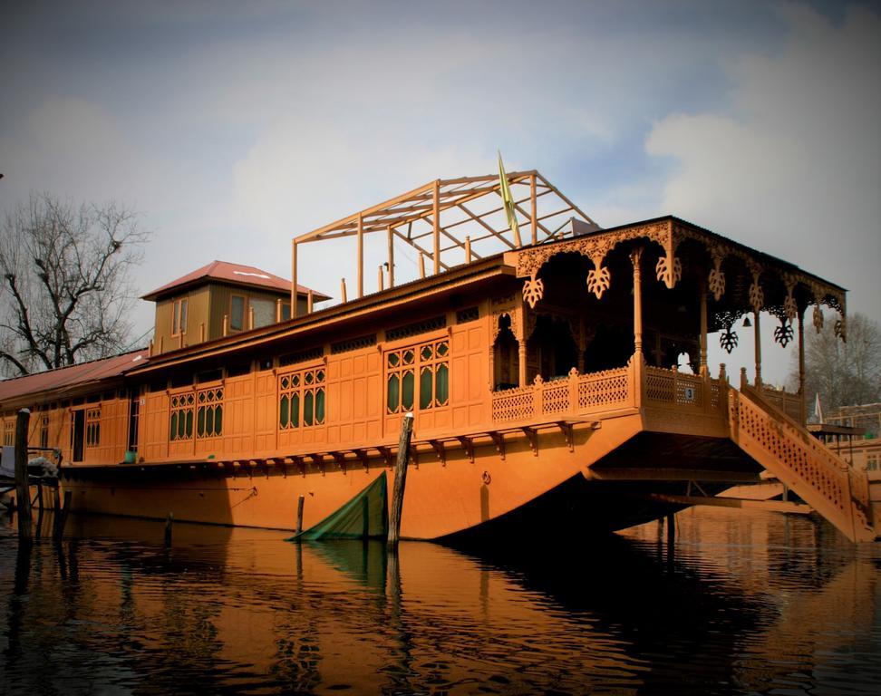 Yadgaar Houseboats Hotel Srīnagar Екстериор снимка