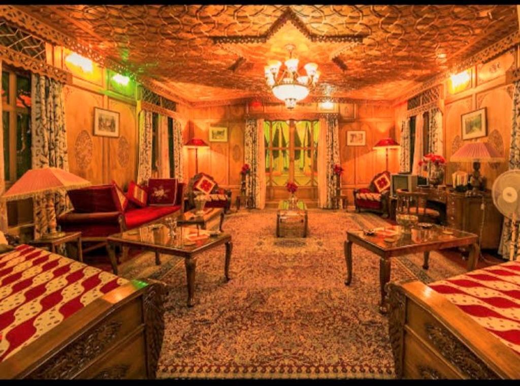 Yadgaar Houseboats Hotel Srīnagar Екстериор снимка