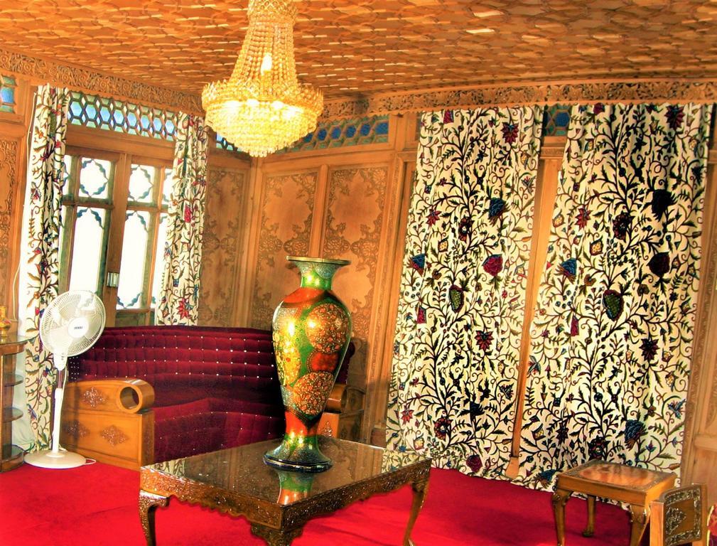 Yadgaar Houseboats Hotel Srīnagar Екстериор снимка