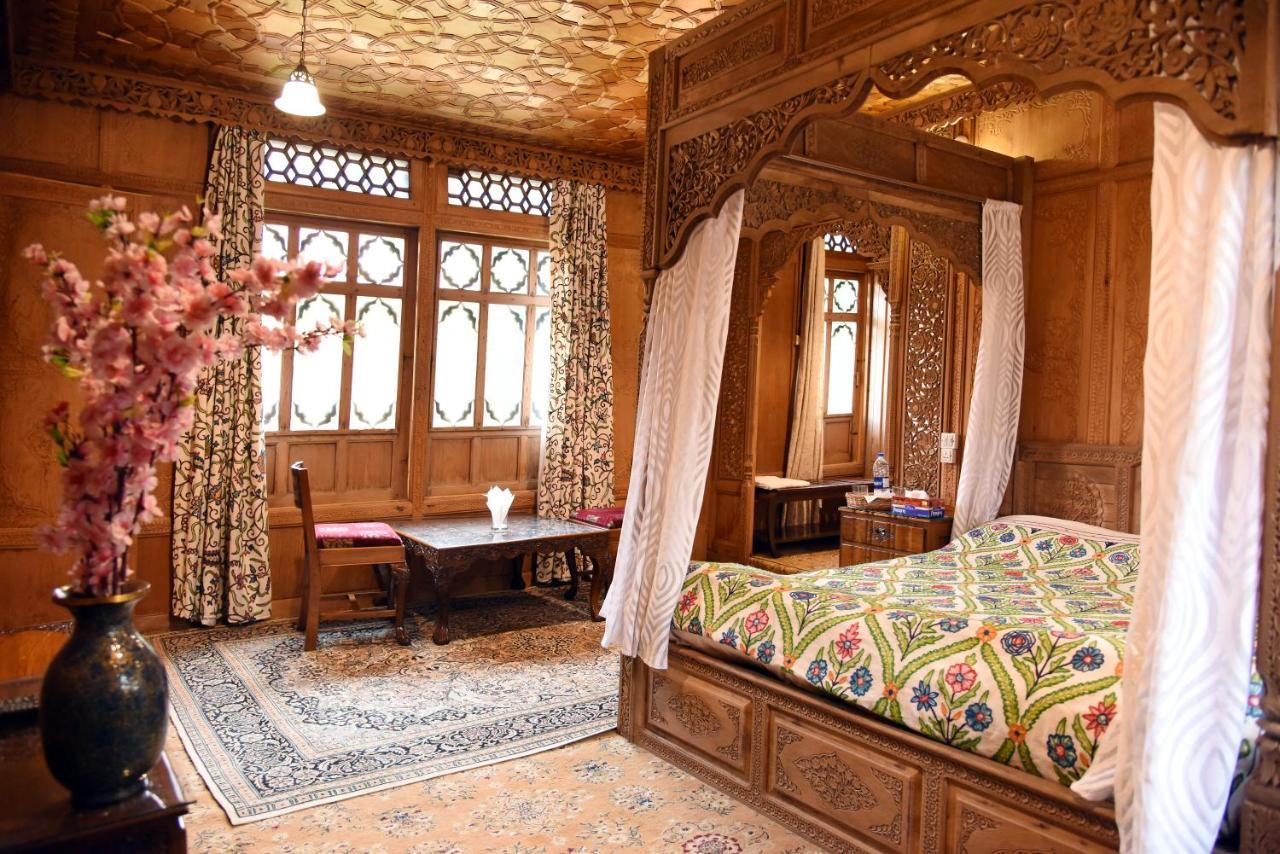 Yadgaar Houseboats Hotel Srīnagar Екстериор снимка