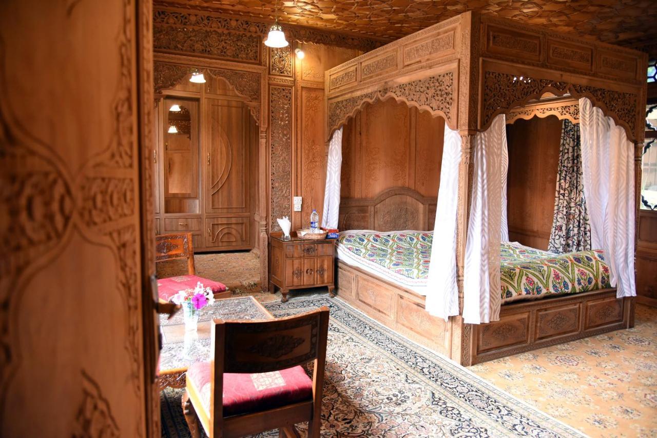 Yadgaar Houseboats Hotel Srīnagar Екстериор снимка