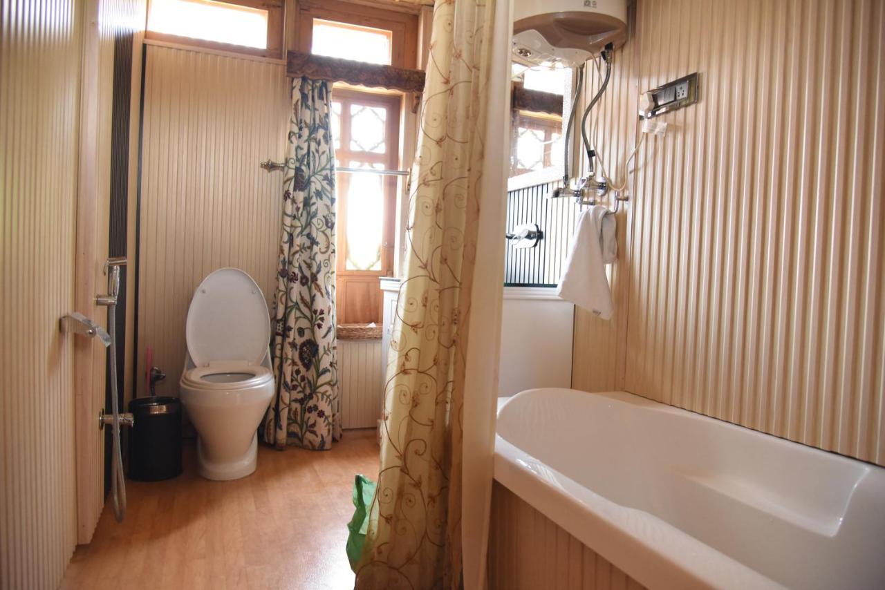 Yadgaar Houseboats Hotel Srīnagar Екстериор снимка