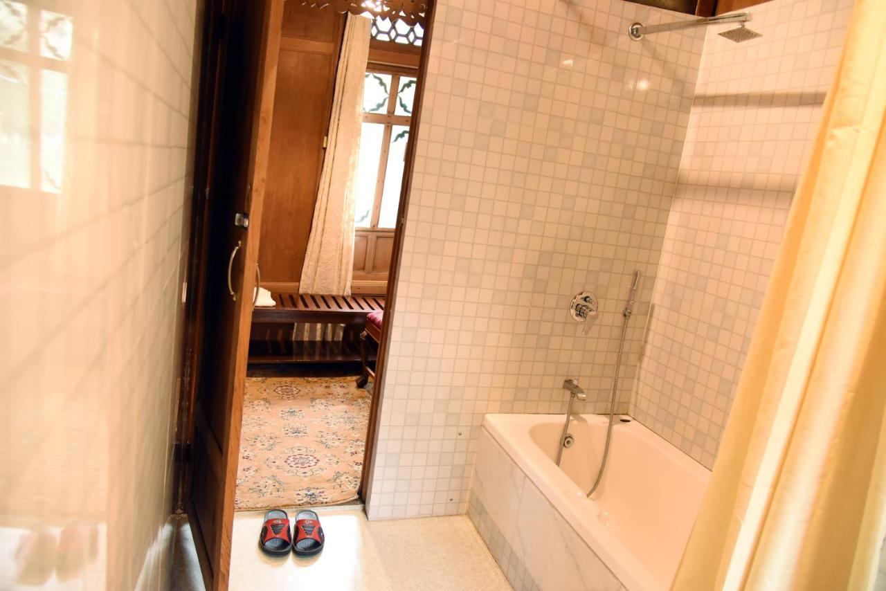 Yadgaar Houseboats Hotel Srīnagar Екстериор снимка